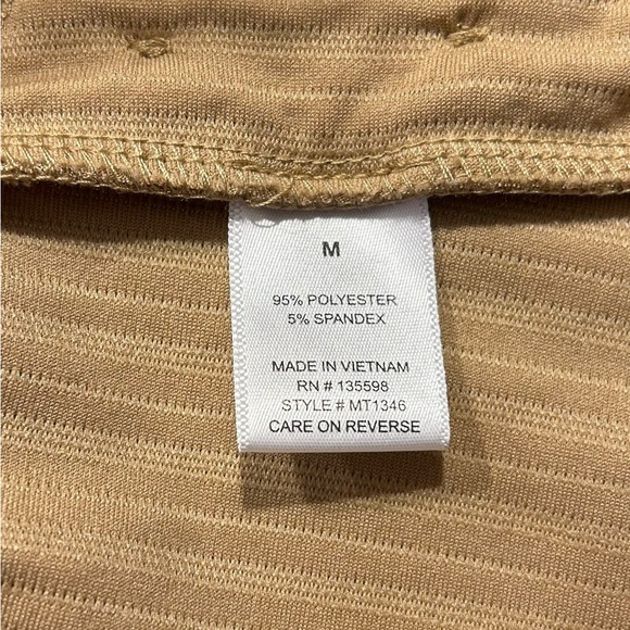 Pretty, unbranded shirt with stretchy fabric which requires no maintenance. - Picture 5 of 8